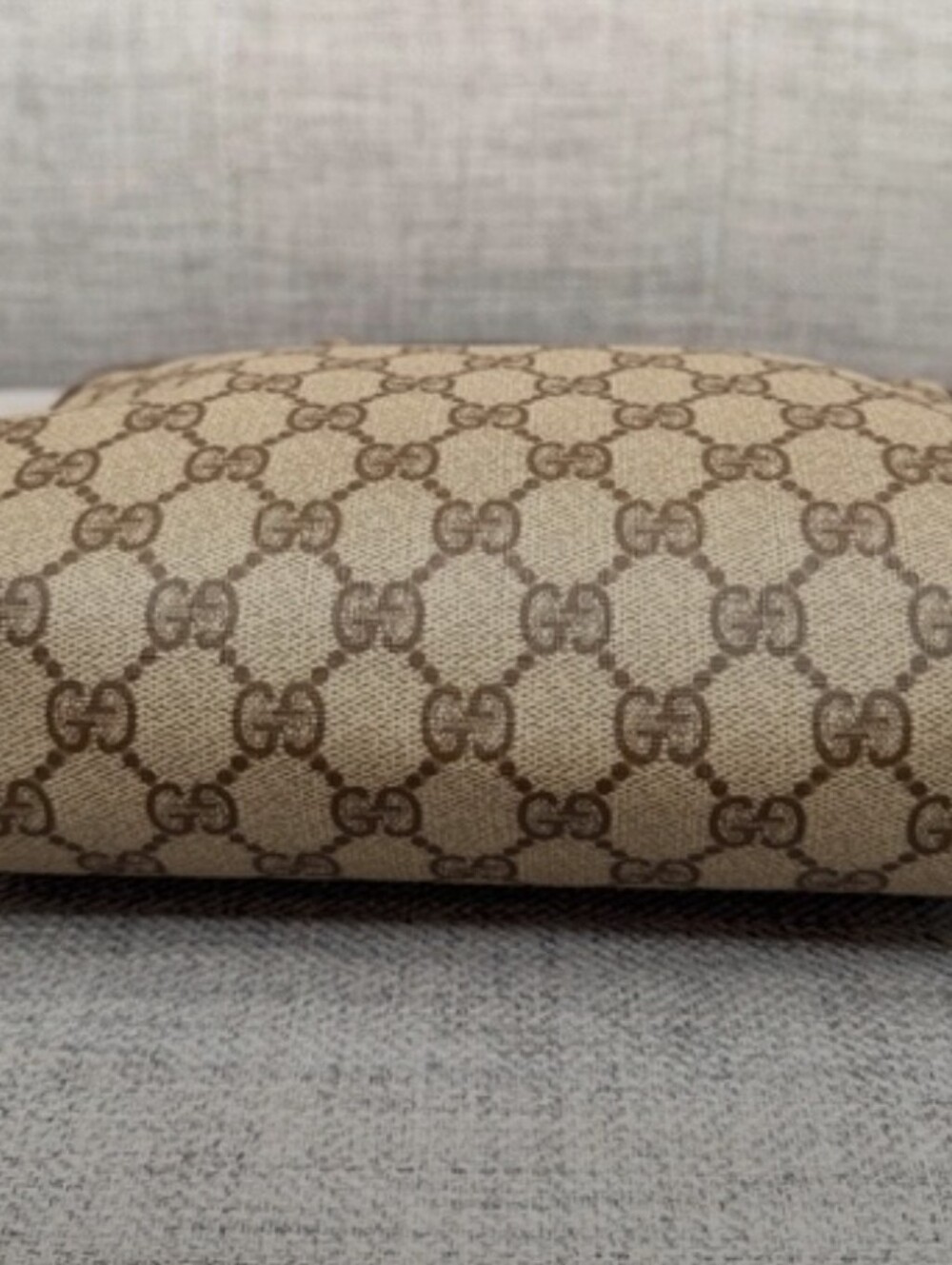 Gucci Brown GG Supreme Canvas Crossbody , With Brown Oreginal Dust Bag . - Picture 4 of 15